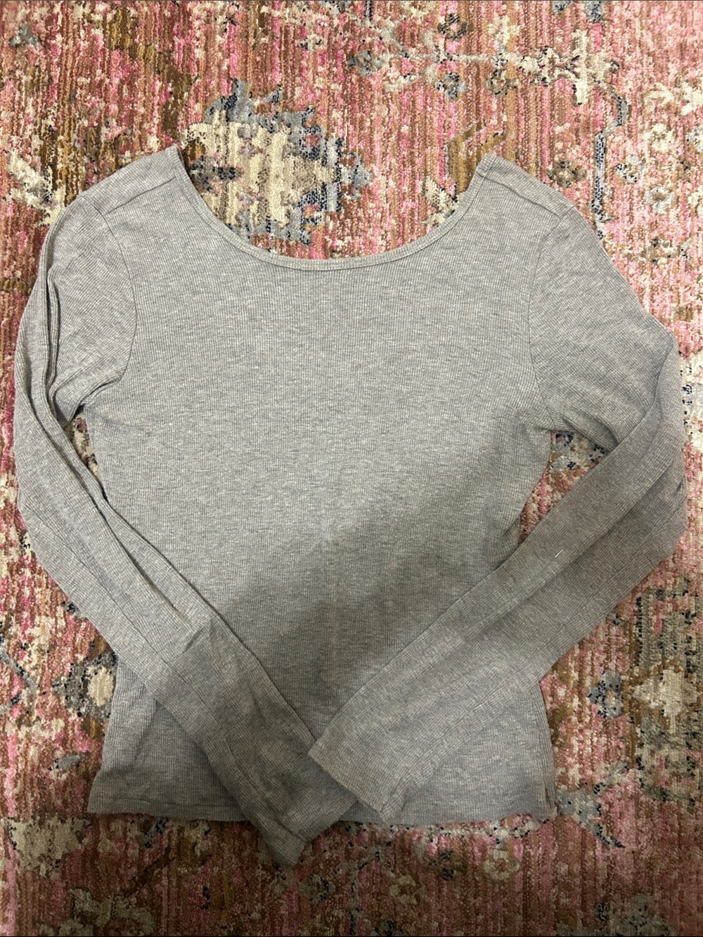 Garage low back Scoop-Neck Long Sleeve Ribbed Tee — Light Gray